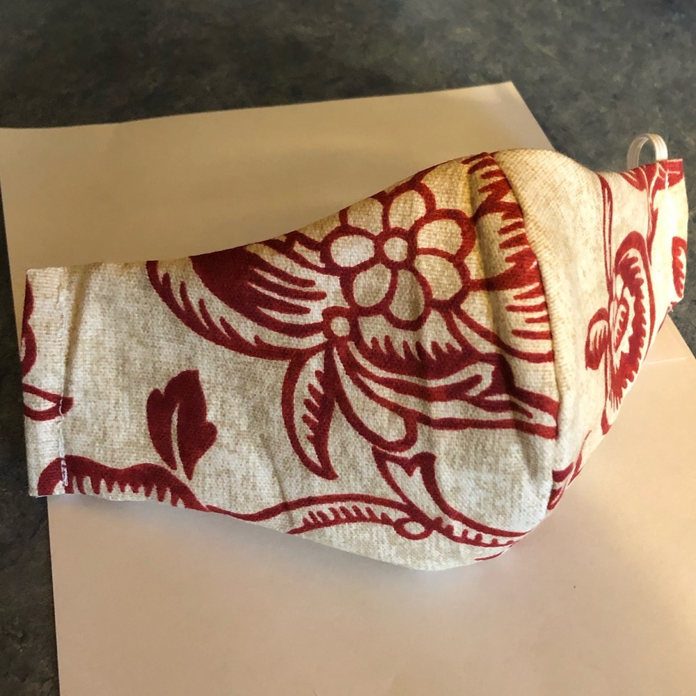 Flower face mask with filter pocket